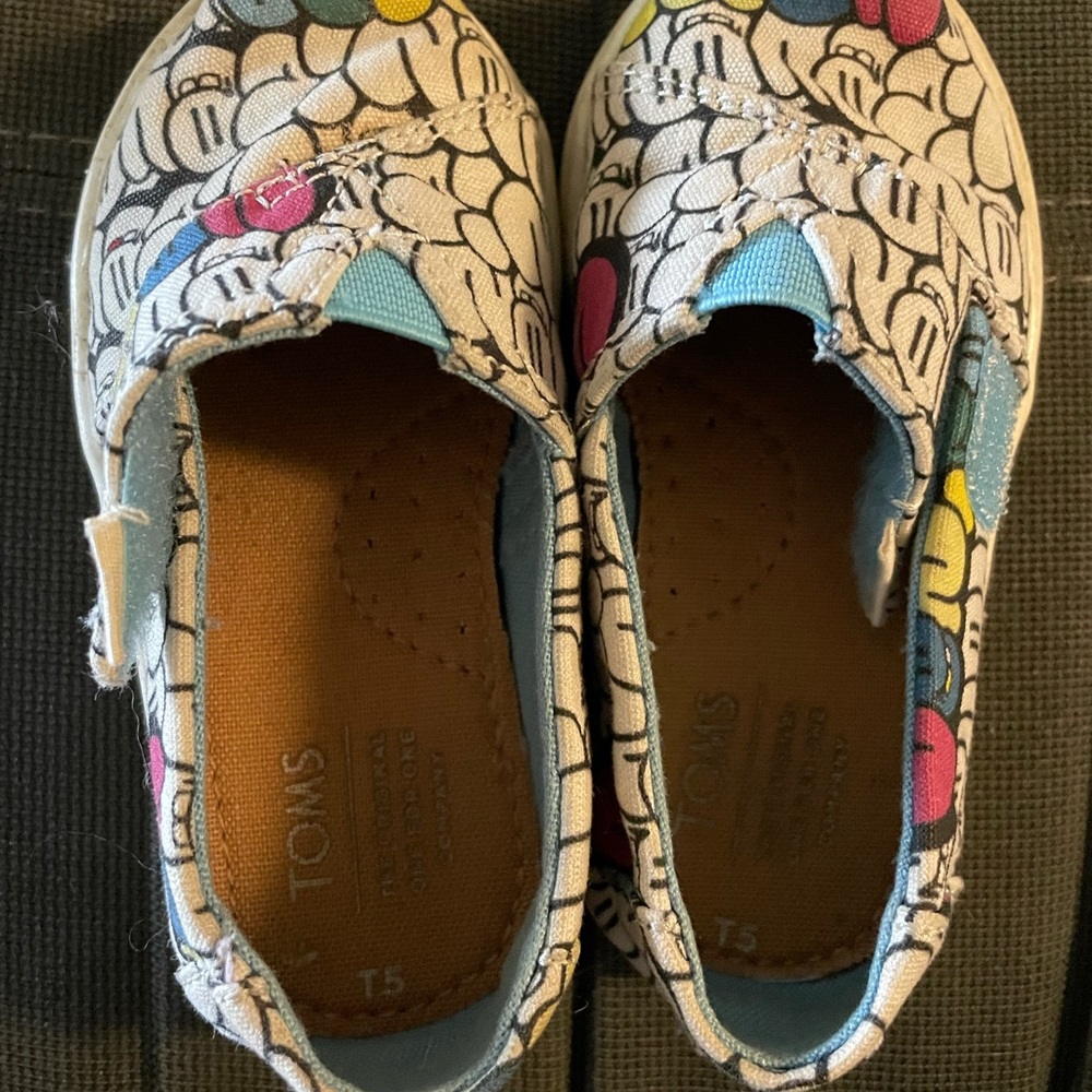 Toms tiny graffiti slip on shoes
